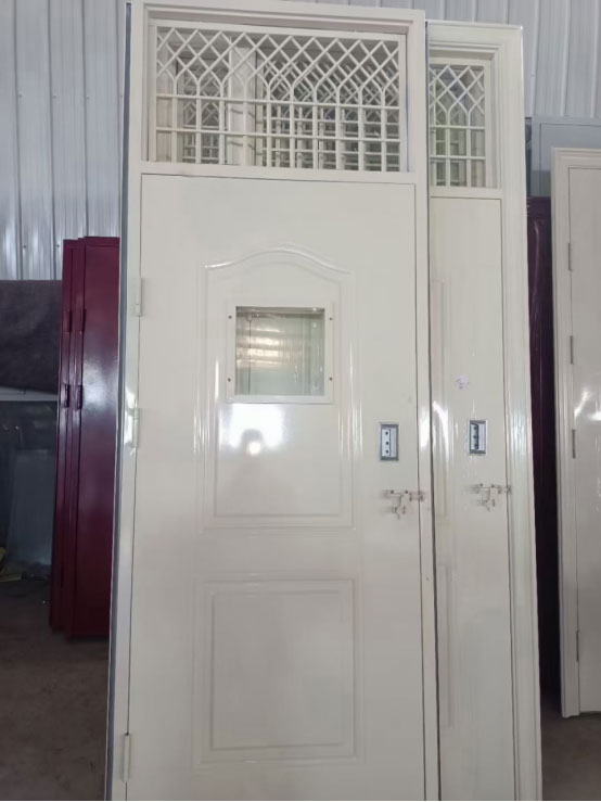 东乡学校教室门