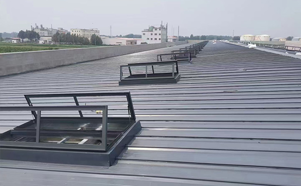 某中学室内体育馆东乡排烟窗改造项目