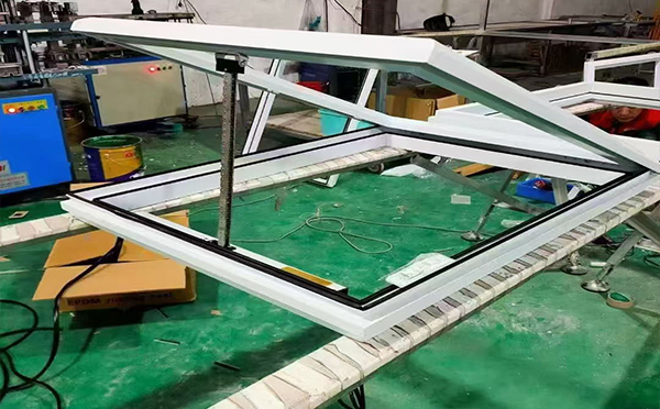 某地下车库出入口东乡排烟窗配置工程