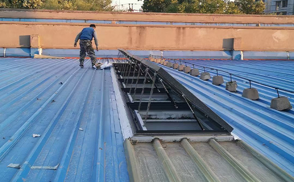 某区域性物流仓储中心东乡排烟窗系统安装项目